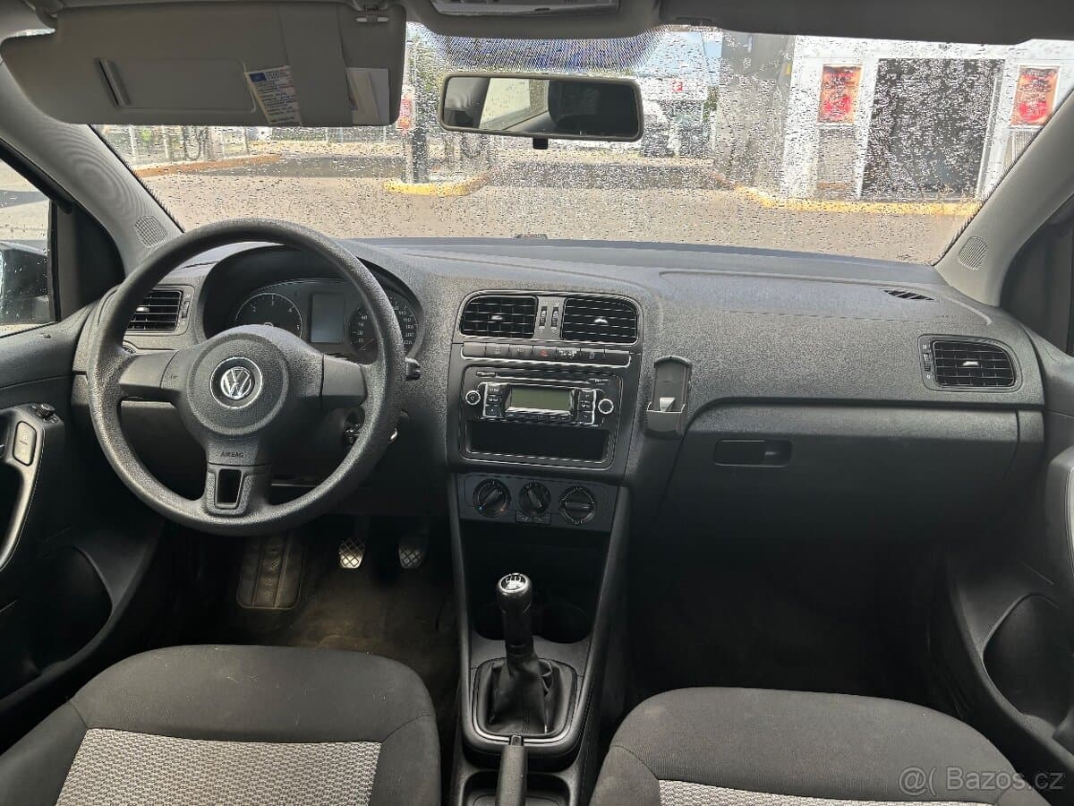 2011 Volkswagen POLO - 8