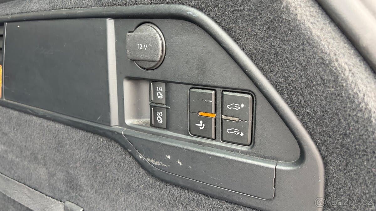 2010 Volkswagen TOUAREG - 8