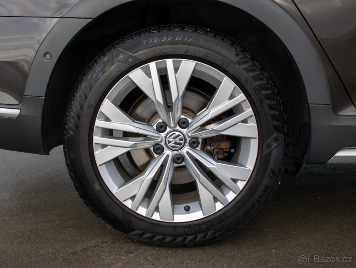 2018 Volkswagen PASSAT - 8