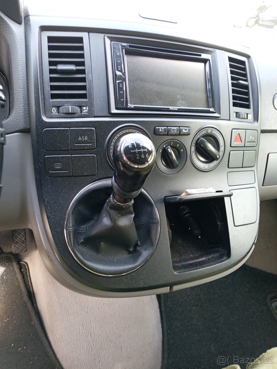 2004 Volkswagen MULTIVAN - 8