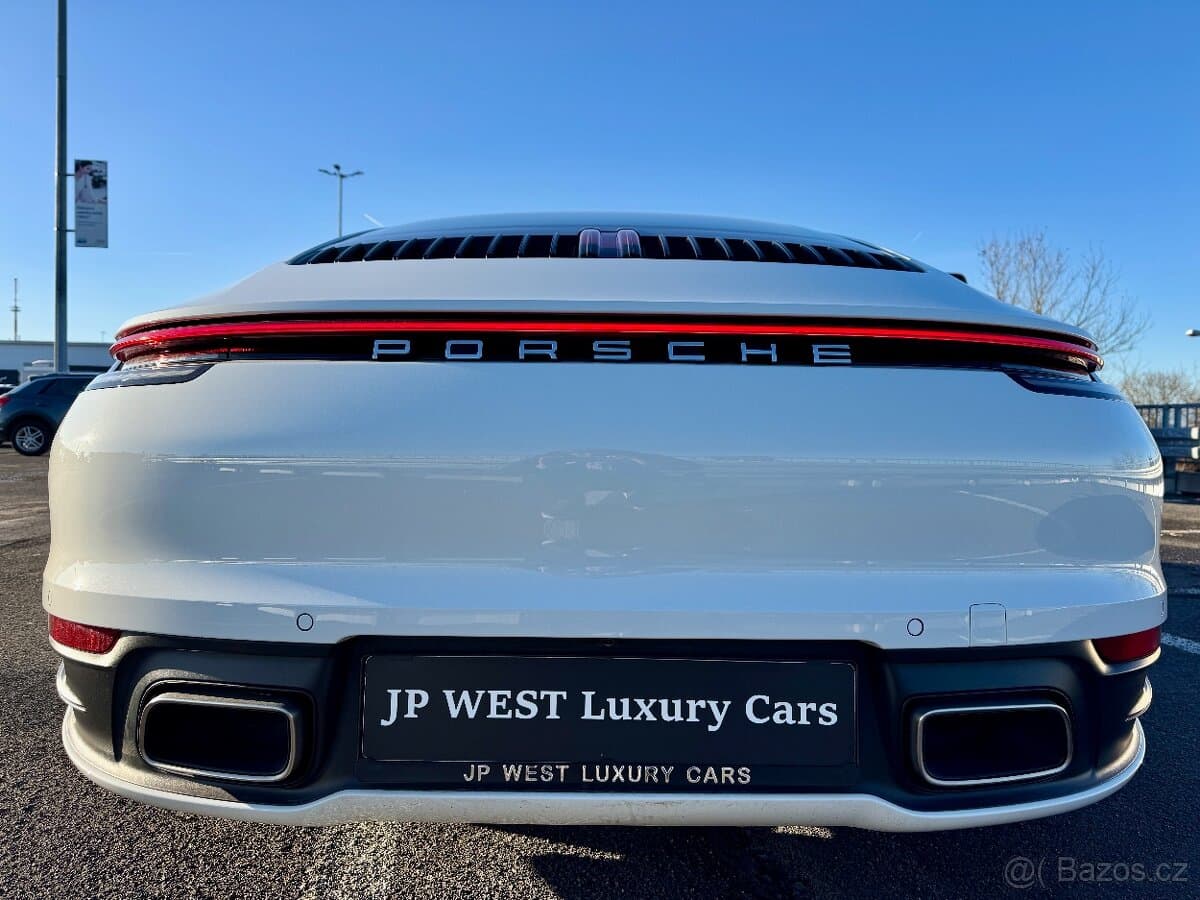 2022 Porsche 911 - 8