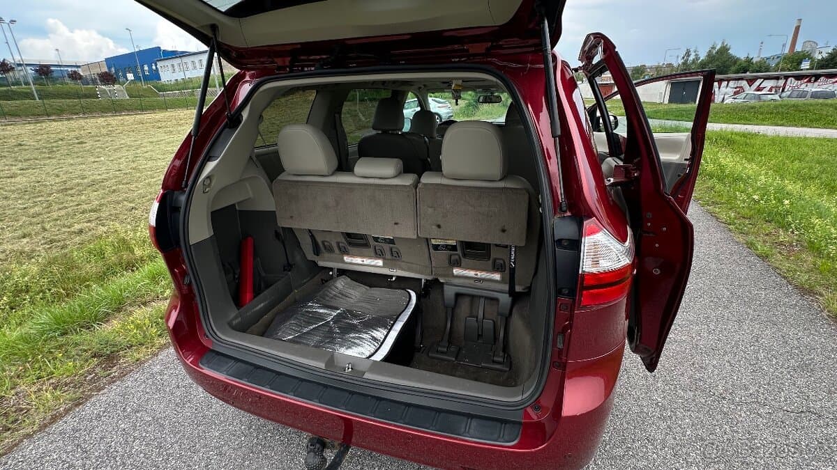 2016 Toyota SIENNA - 8