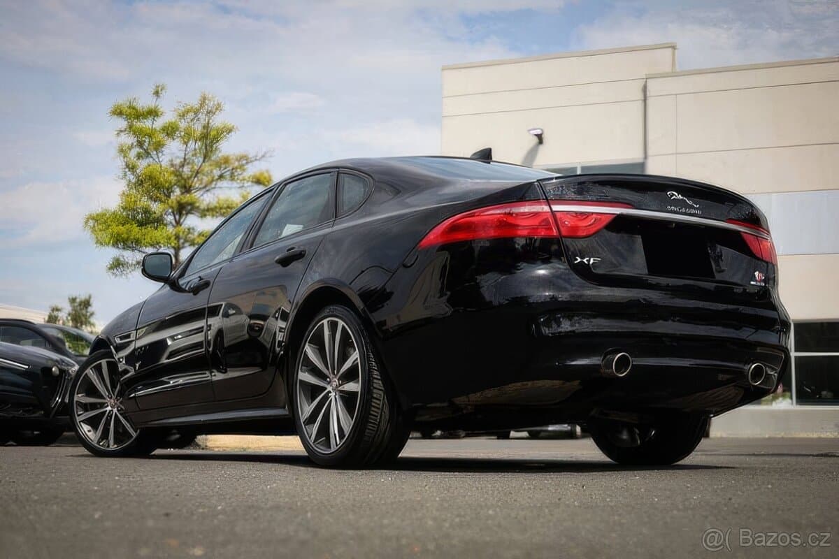 2018 Jaguar XF - 8