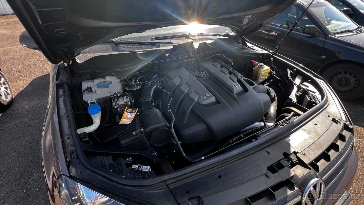 2012 Volkswagen TOUAREG - 8