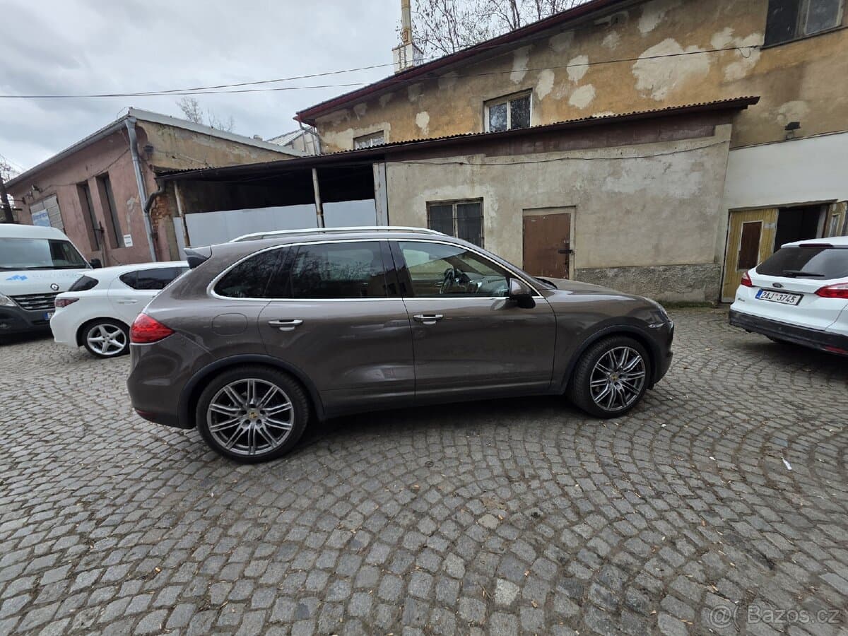 2012 Porsche CAYENNE - 8
