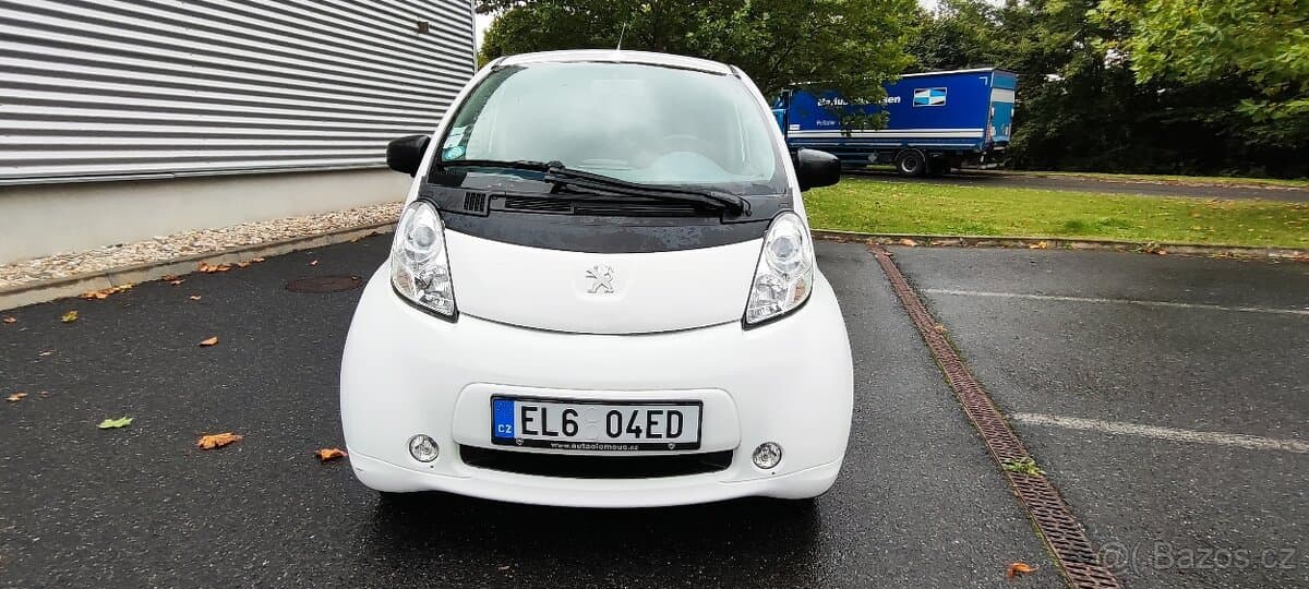 2015 Peugeot ION - 8
