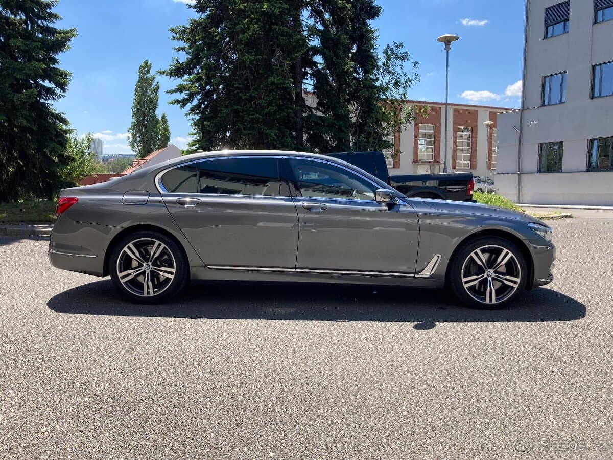 2016 BMW 7-SERIES - 8