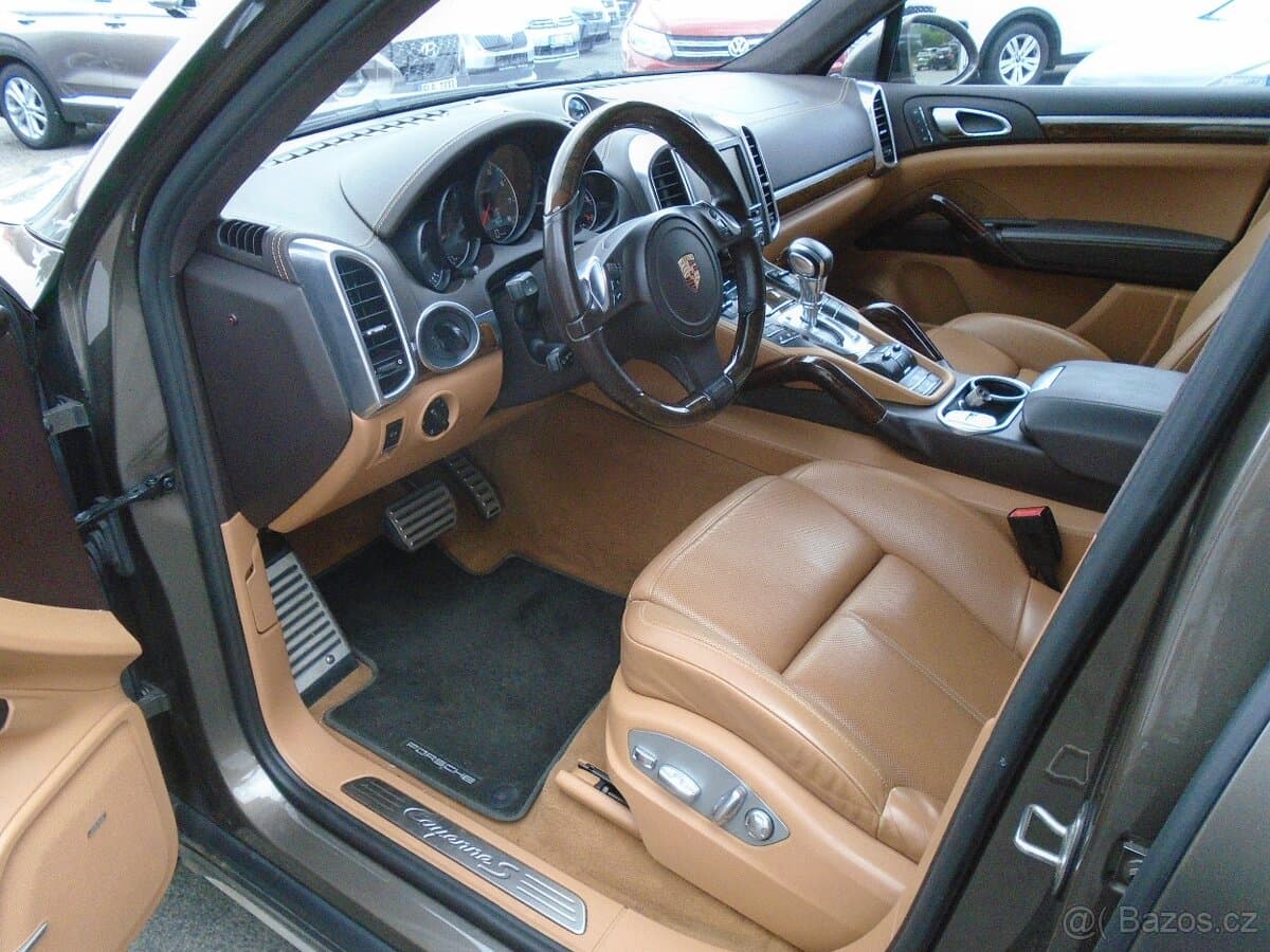 2011 Porsche CAYENNE - 8