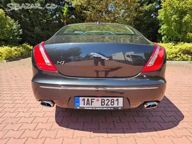 2015 Jaguar XJ - 8