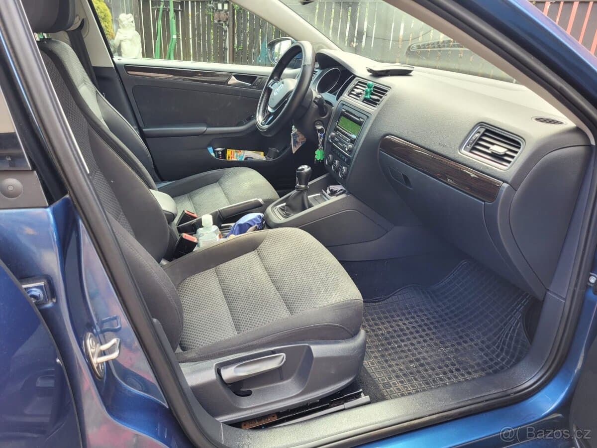 2015 Volkswagen JETTA - 8