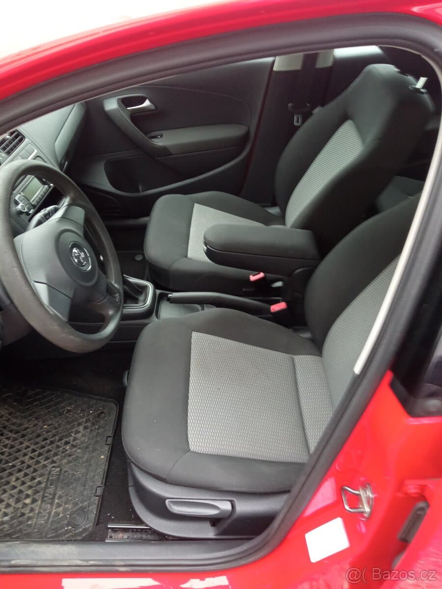 2011 Volkswagen POLO - 8
