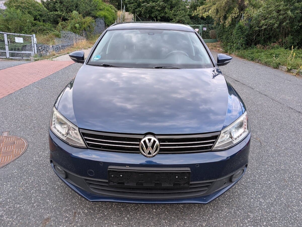 2012 Volkswagen JETTA - 8