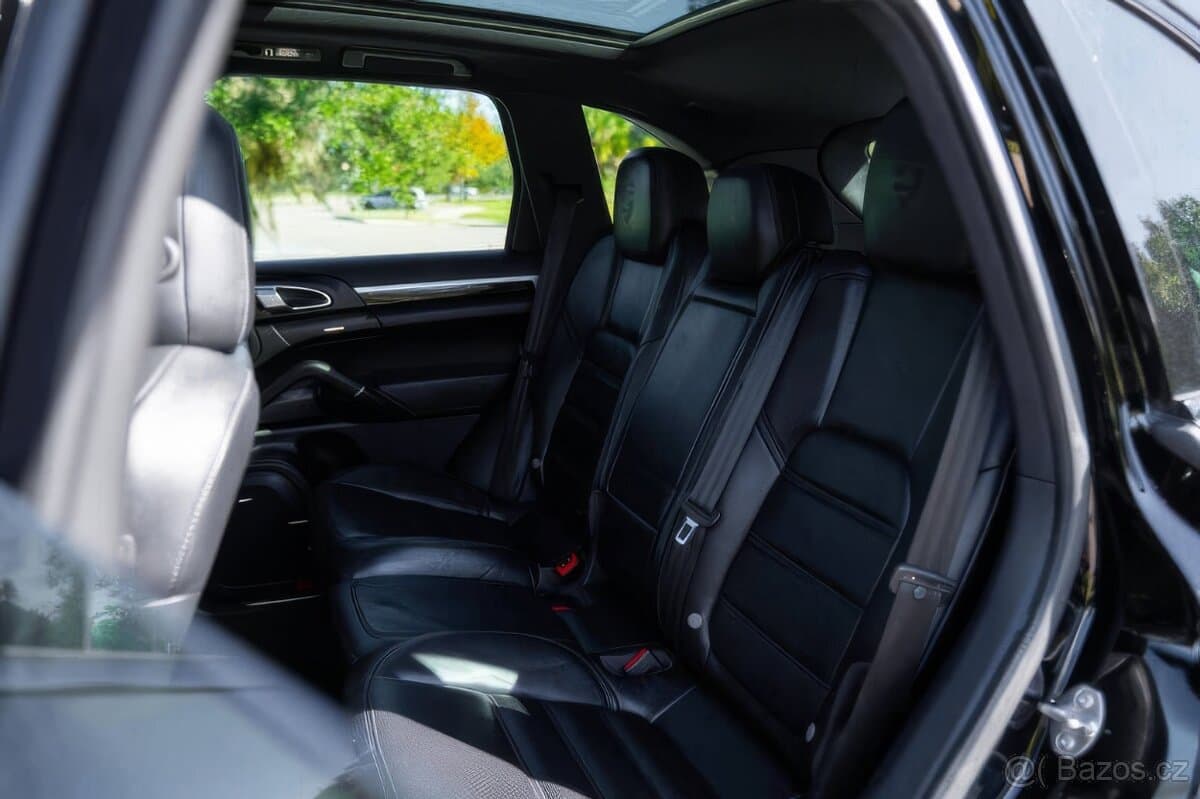 2017 Porsche CAYENNE - 8