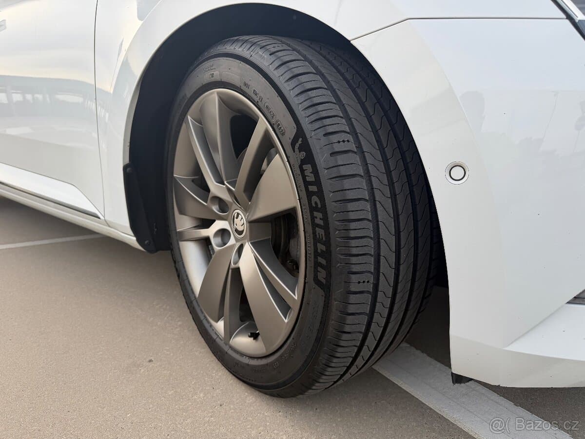 2019 Škoda SUPERB - 8