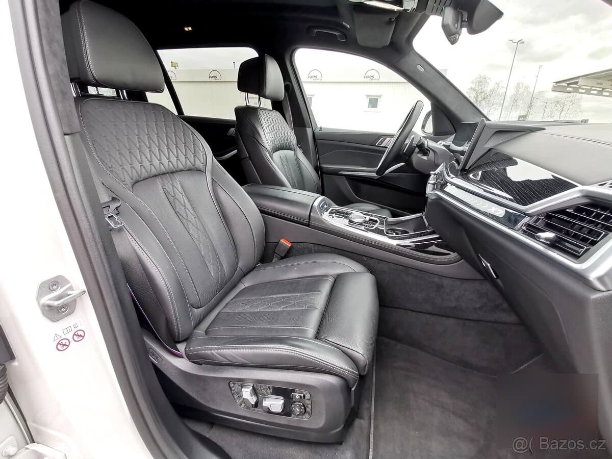 2024 BMW X7 - 8