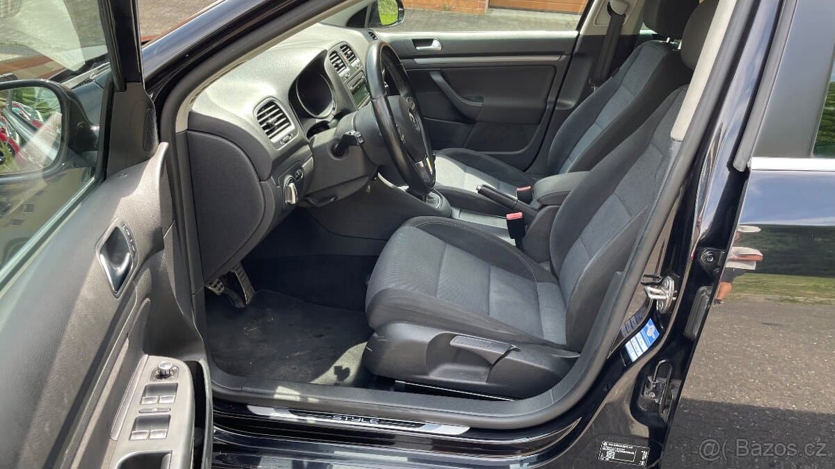 2011 Volkswagen GOLF - 8