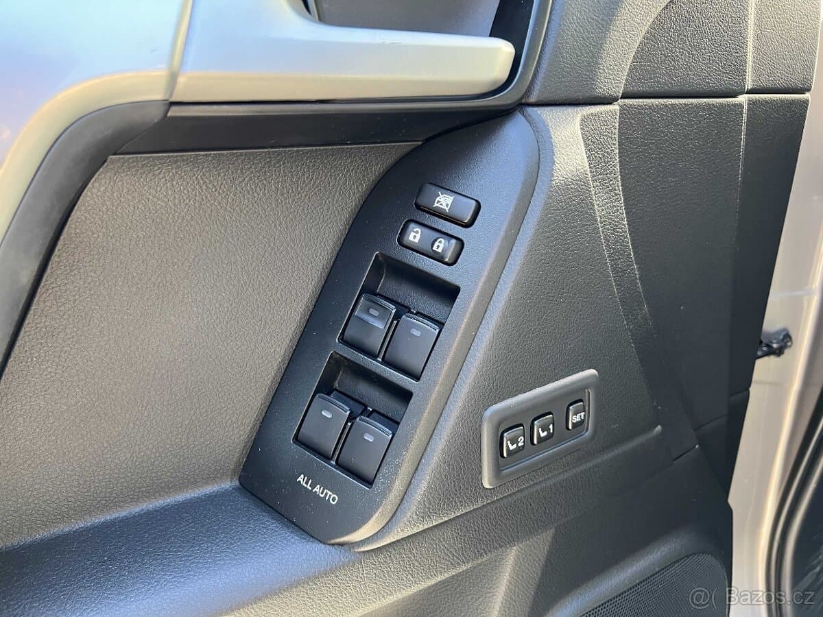 2020 Toyota LAND CRUISER - 8
