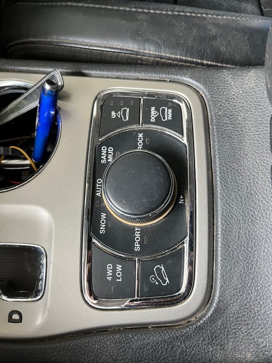 2012 Jeep CHEROKEE - 8