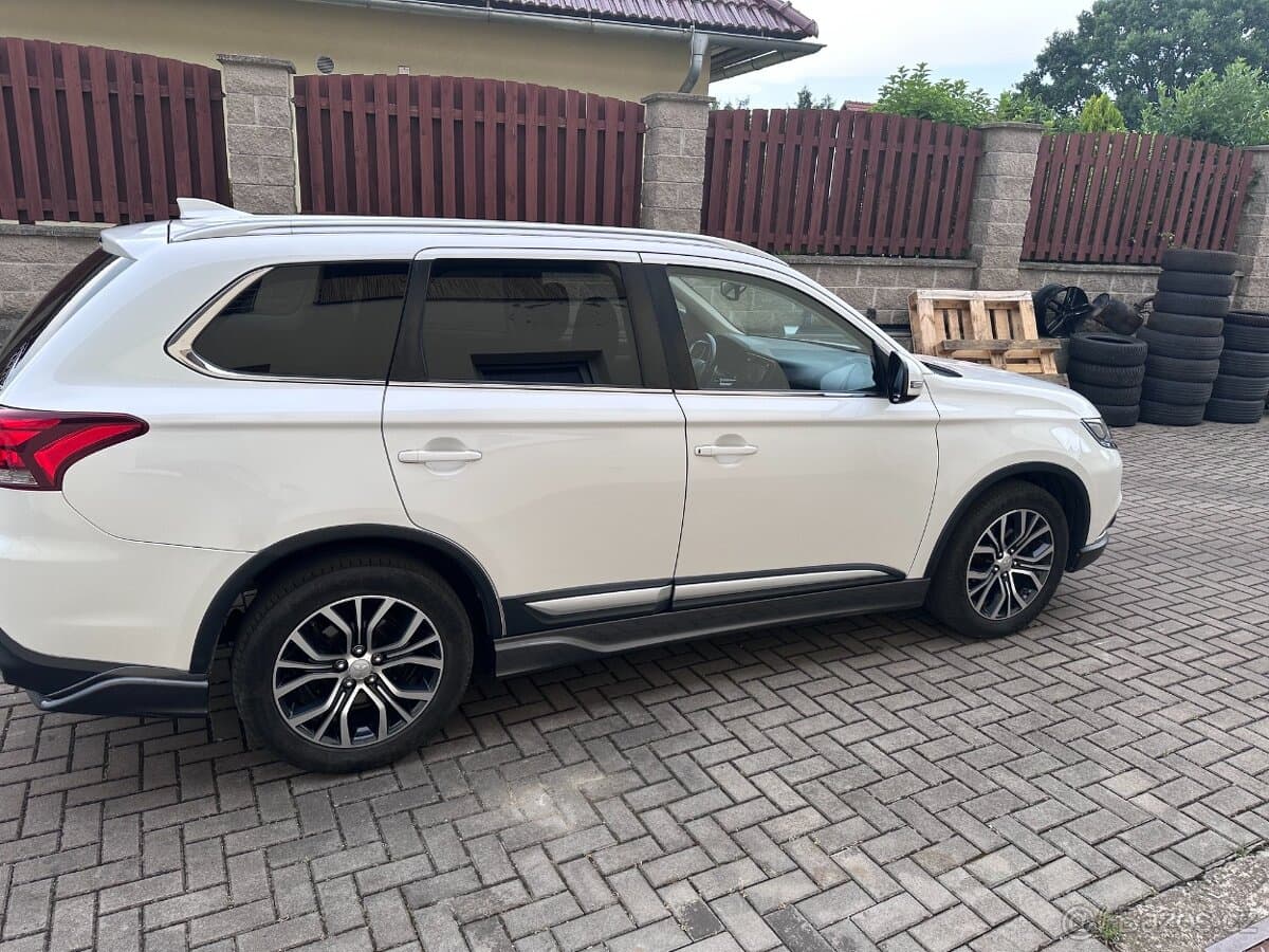 2017 Mitsubishi OUTLANDER - 8
