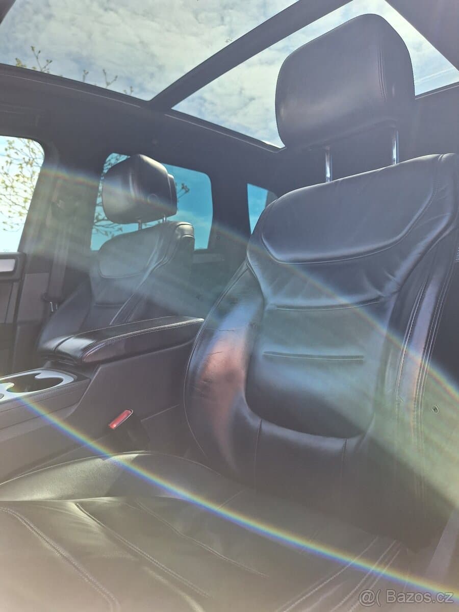 2011 Volkswagen TOUAREG - 8
