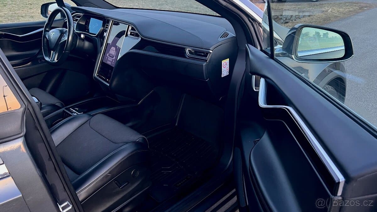 2018 Tesla MODEL X - 8