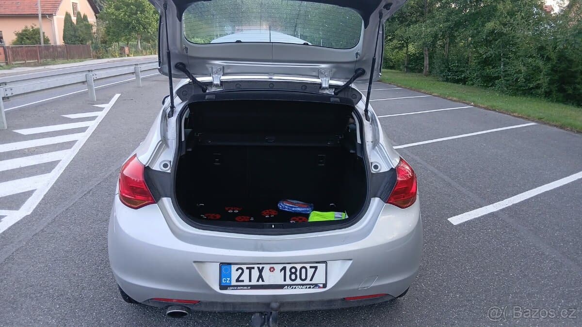 Opel ASTRA - 8