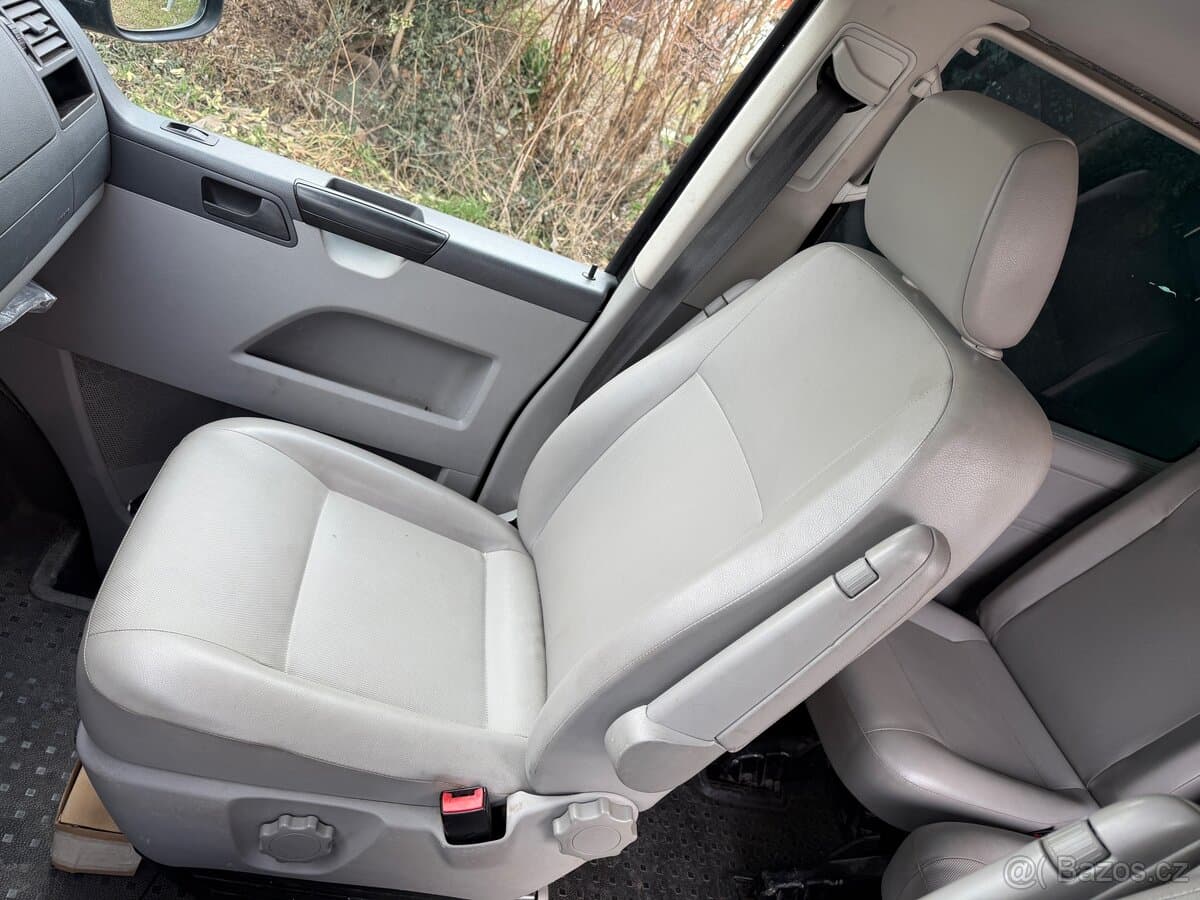 2013 Volkswagen CARAVELLE - 8