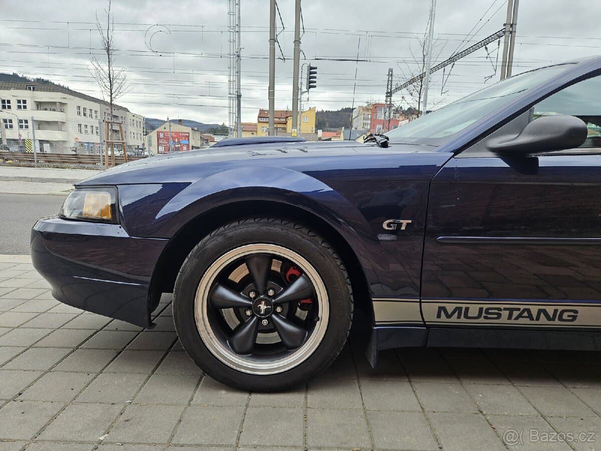 2001 Ford MUSTANG - 8