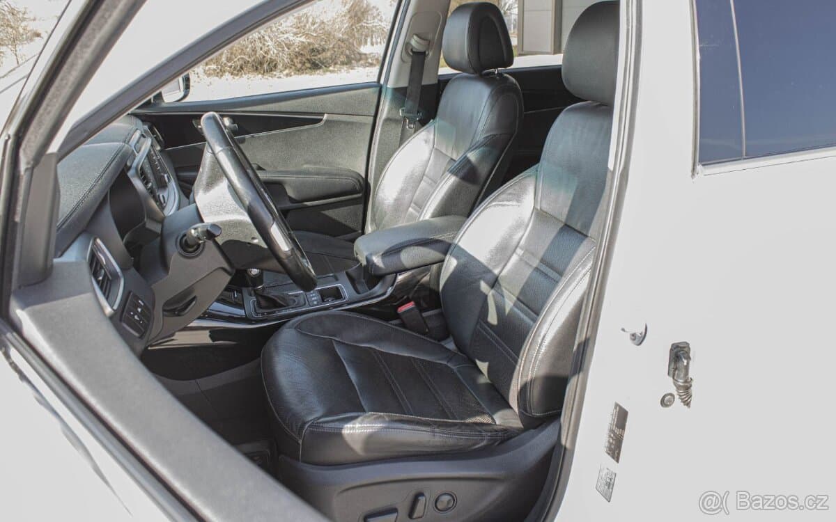 2017 Kia SORENTO - 8