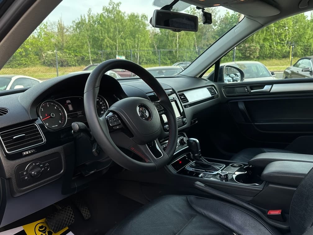 2013 Volkswagen TOUAREG - 8