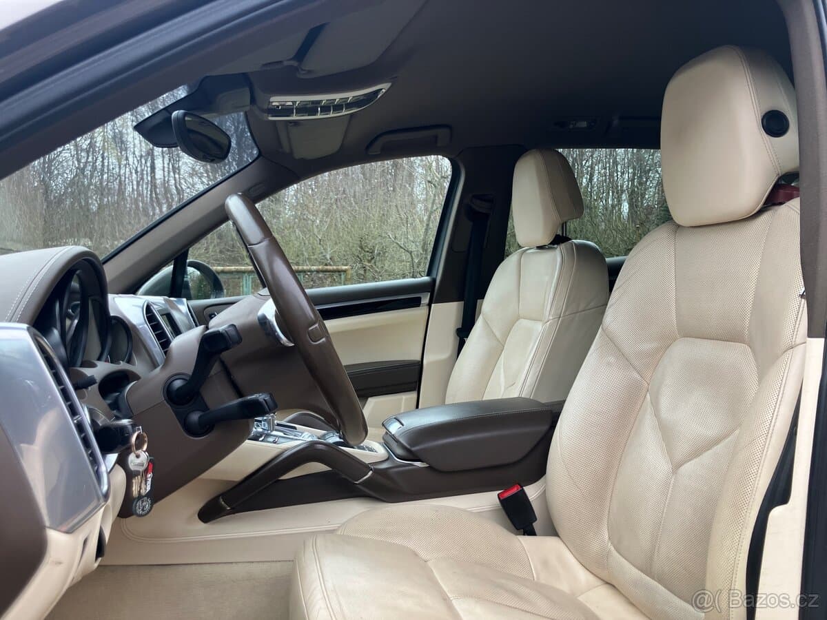 2012 Porsche CAYENNE - 8