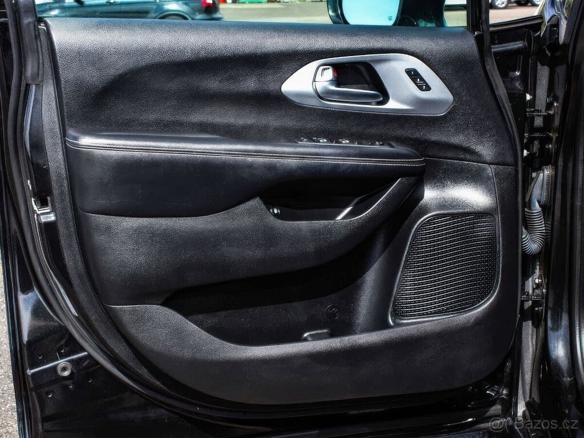 2022 Chrysler PACIFICA - 8