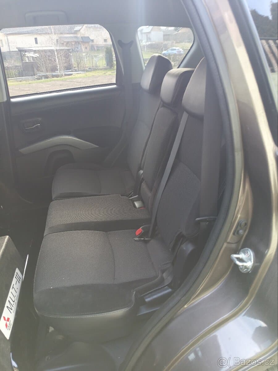 Mitsubishi OUTLANDER - 8