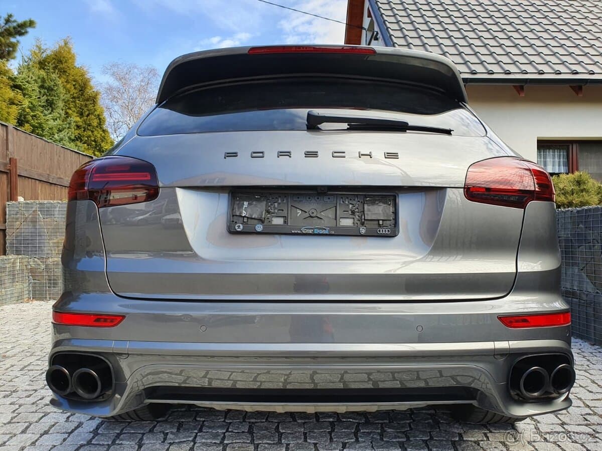 2015 Porsche CAYENNE - 8