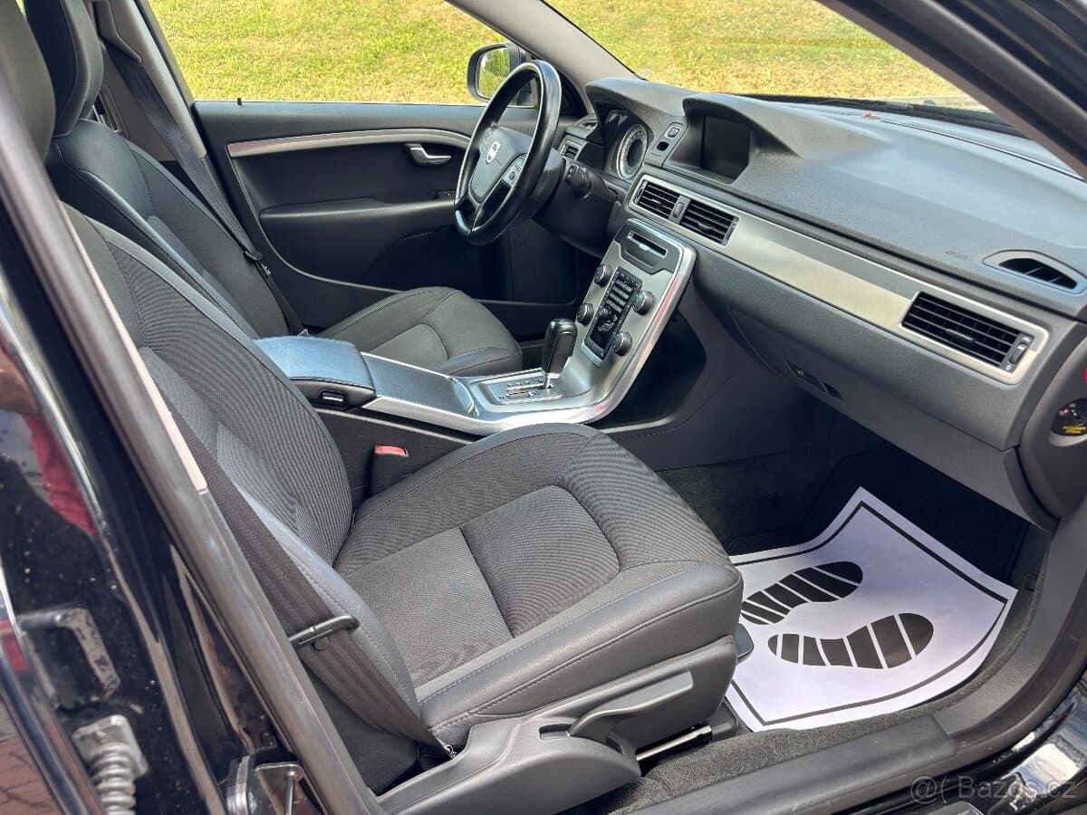 2012 Volvo V70 - 8