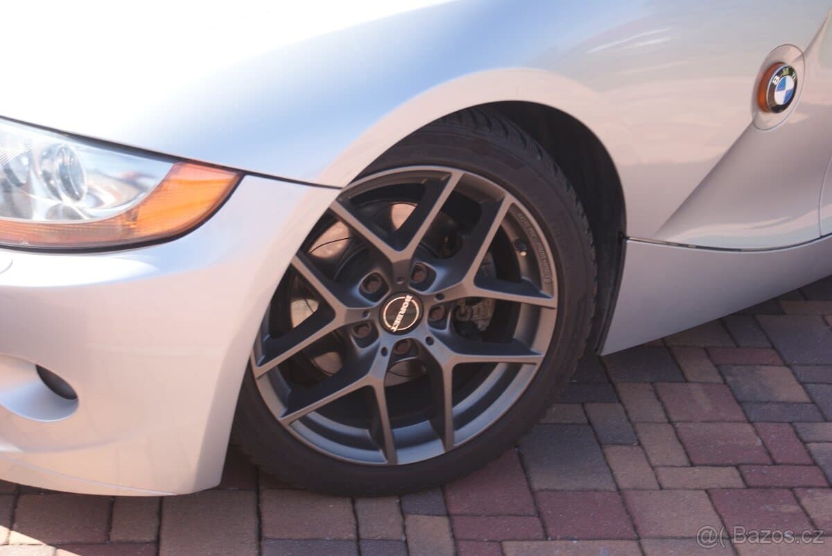 2004 BMW Z4 - 8