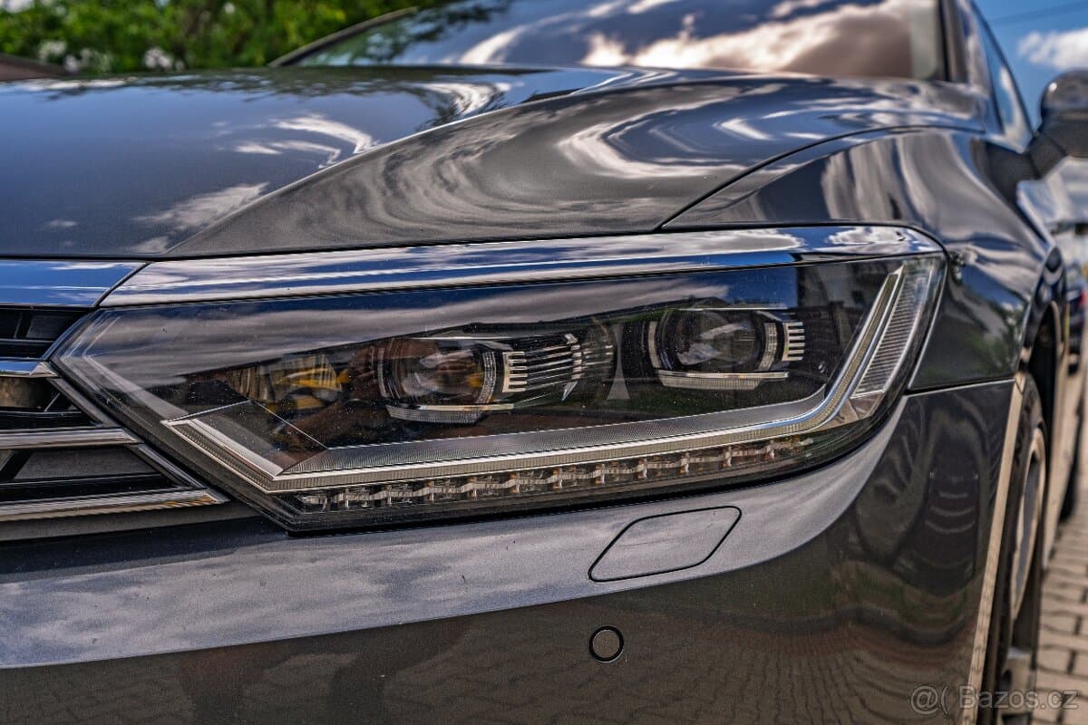 2016 Volkswagen PASSAT - 8