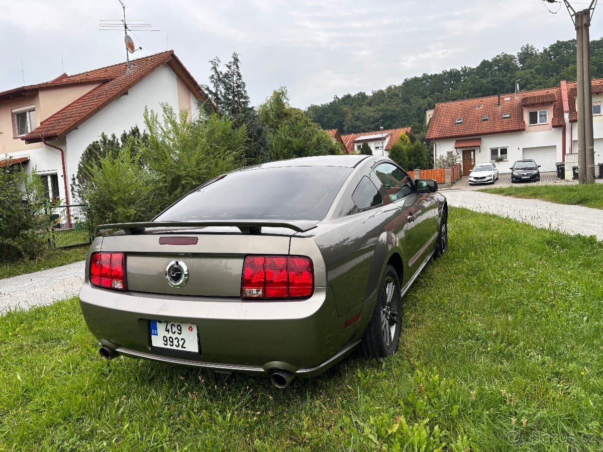 2005 Ford MUSTANG - 8