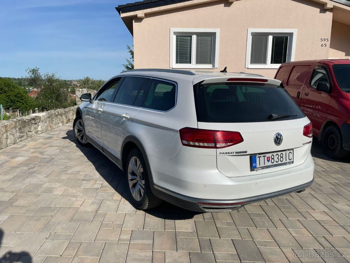 2017 Volkswagen PASSAT - 8