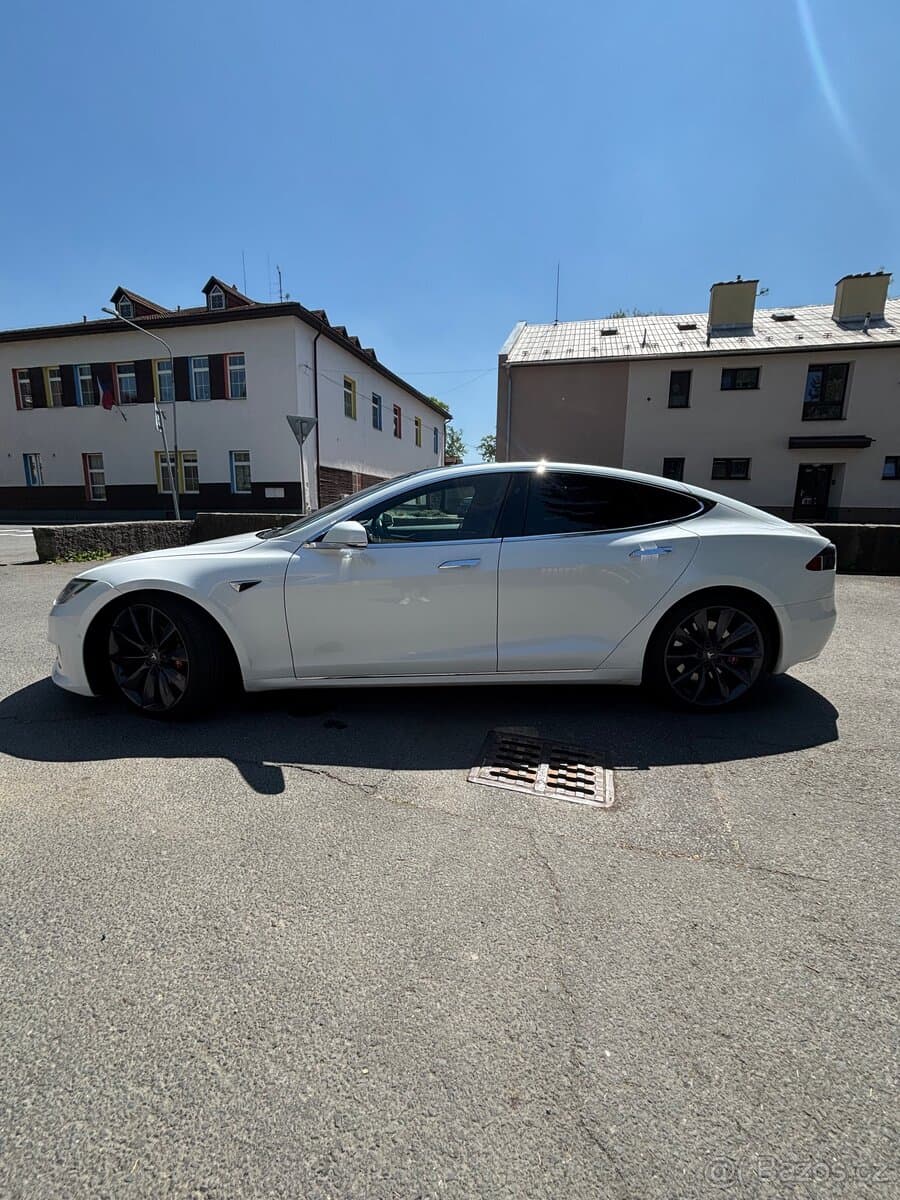 2017 Tesla MODEL S - 8