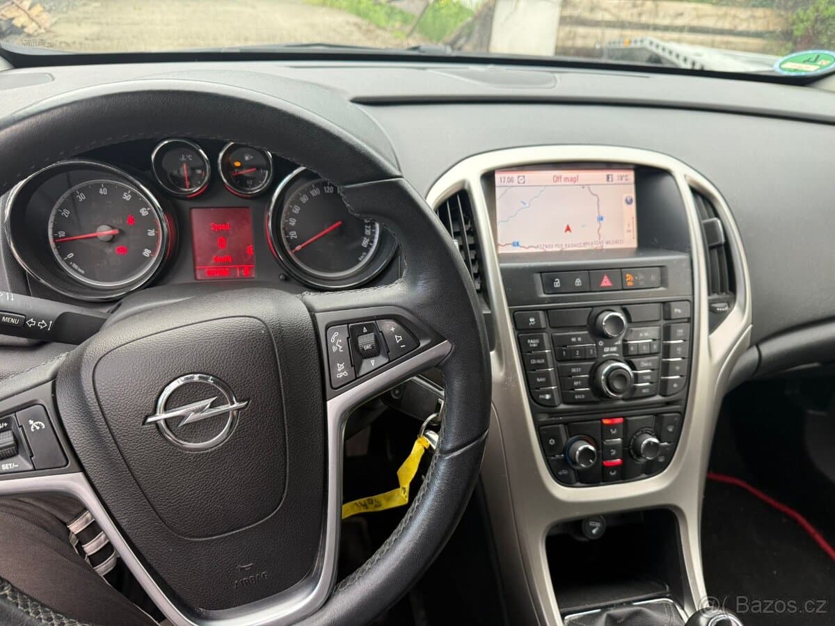 2011 Opel ASTRA - 8