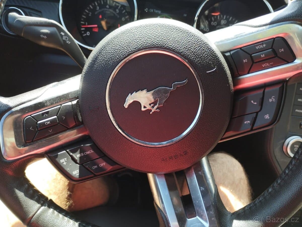 2017 Ford MUSTANG - 8