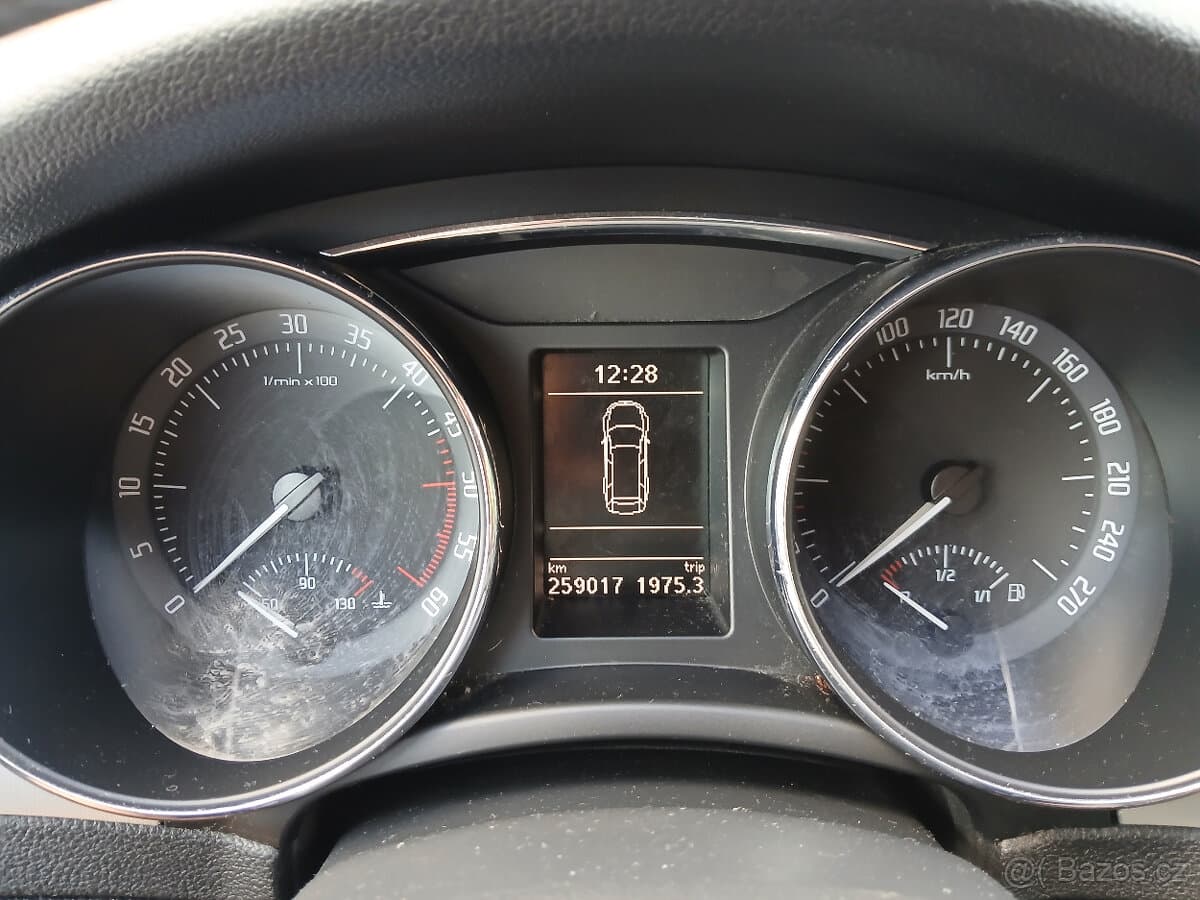 2011 Škoda SUPERB - 8