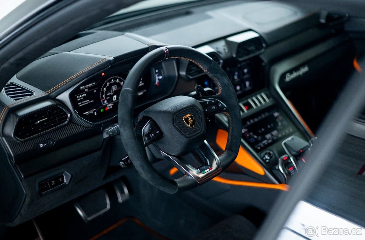 2022 Lamborghini URUS - 8