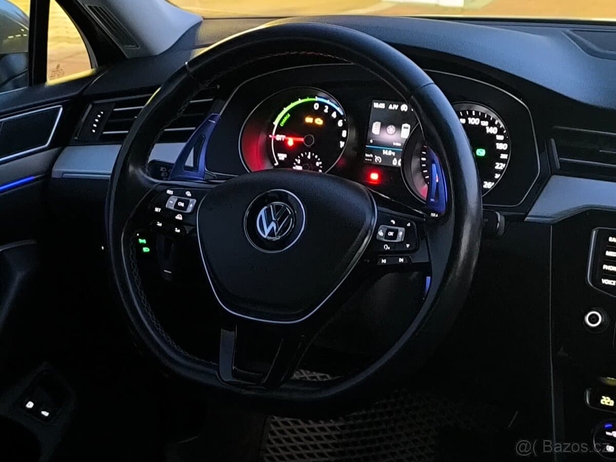 2016 Volkswagen PASSAT - 8