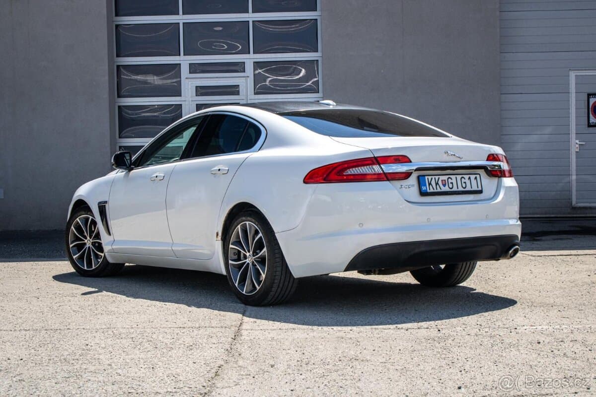 2011 Jaguar XF - 8