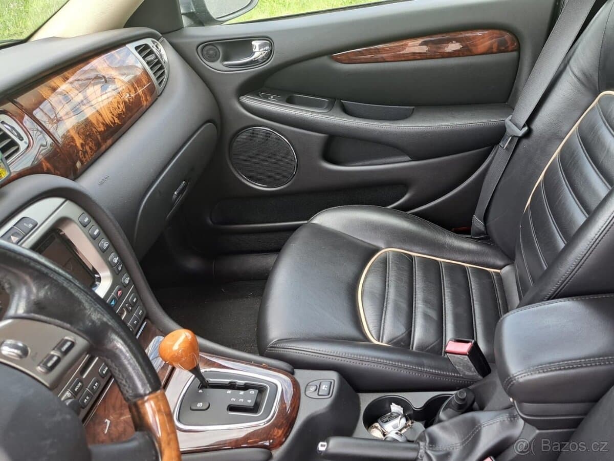 2010 Jaguar X-TYPE - 8