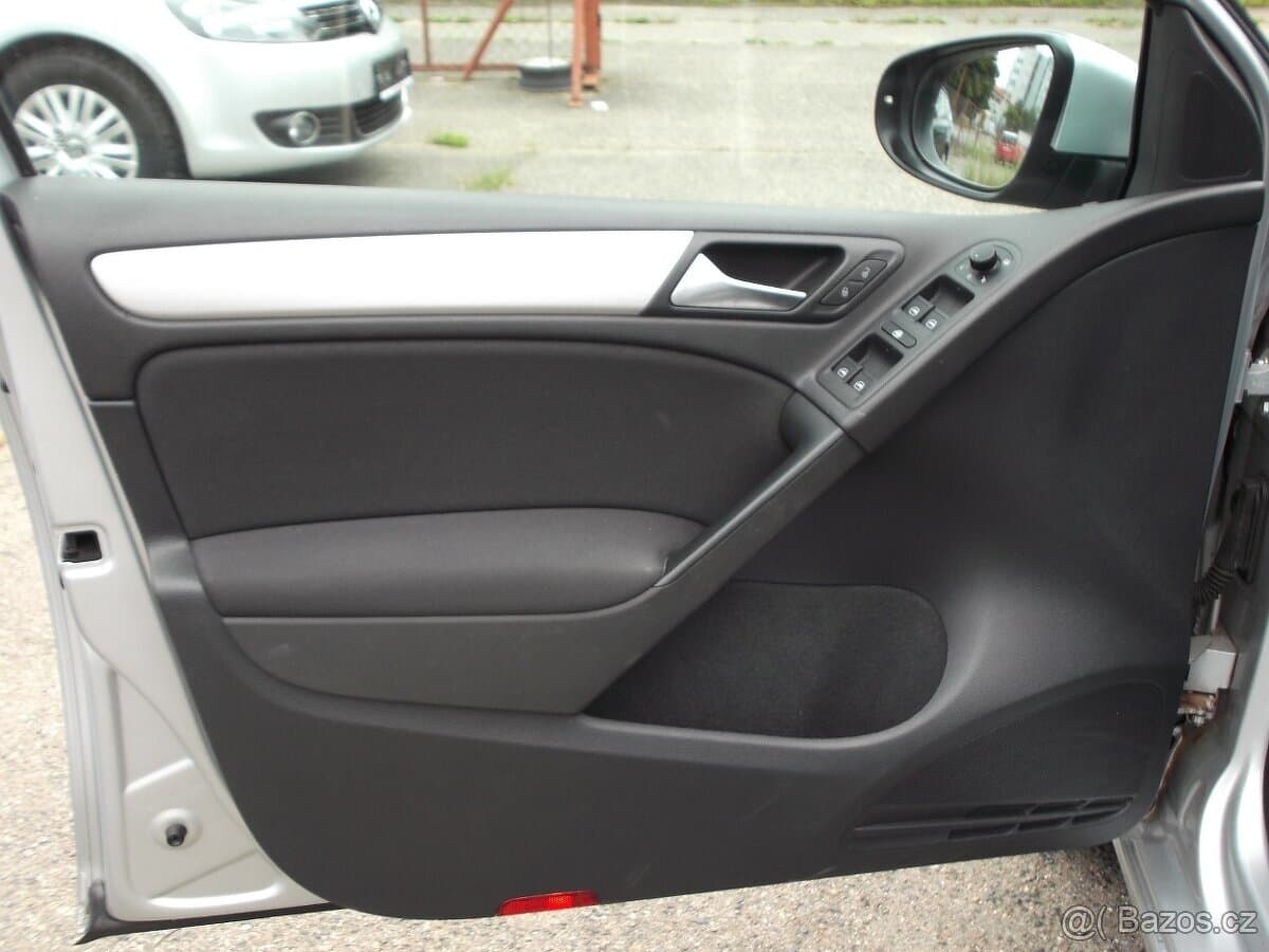 2011 Volkswagen GOLF - 8