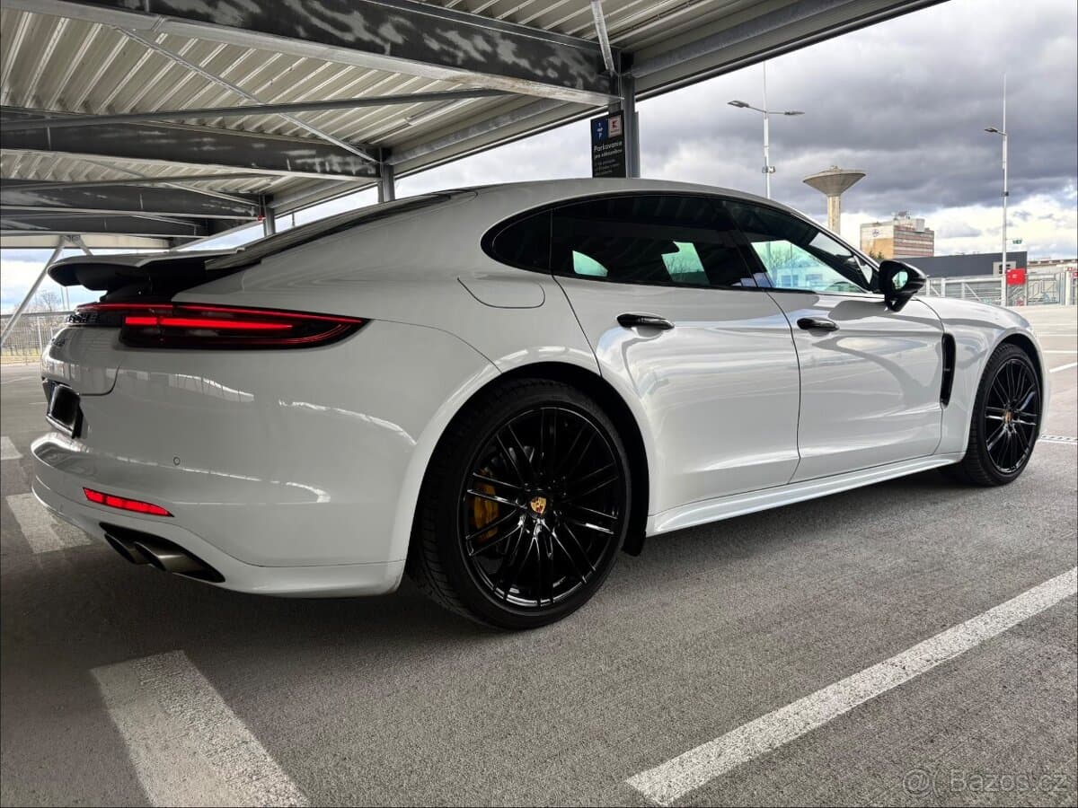 2017 Porsche PANAMERA - 8