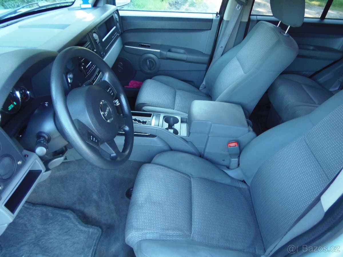 2007 Jeep COMMANDER - 8